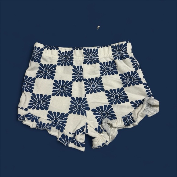 Kids Girl White Graphic Tee and Short Set 12 months $10 - Picture 3 of 5